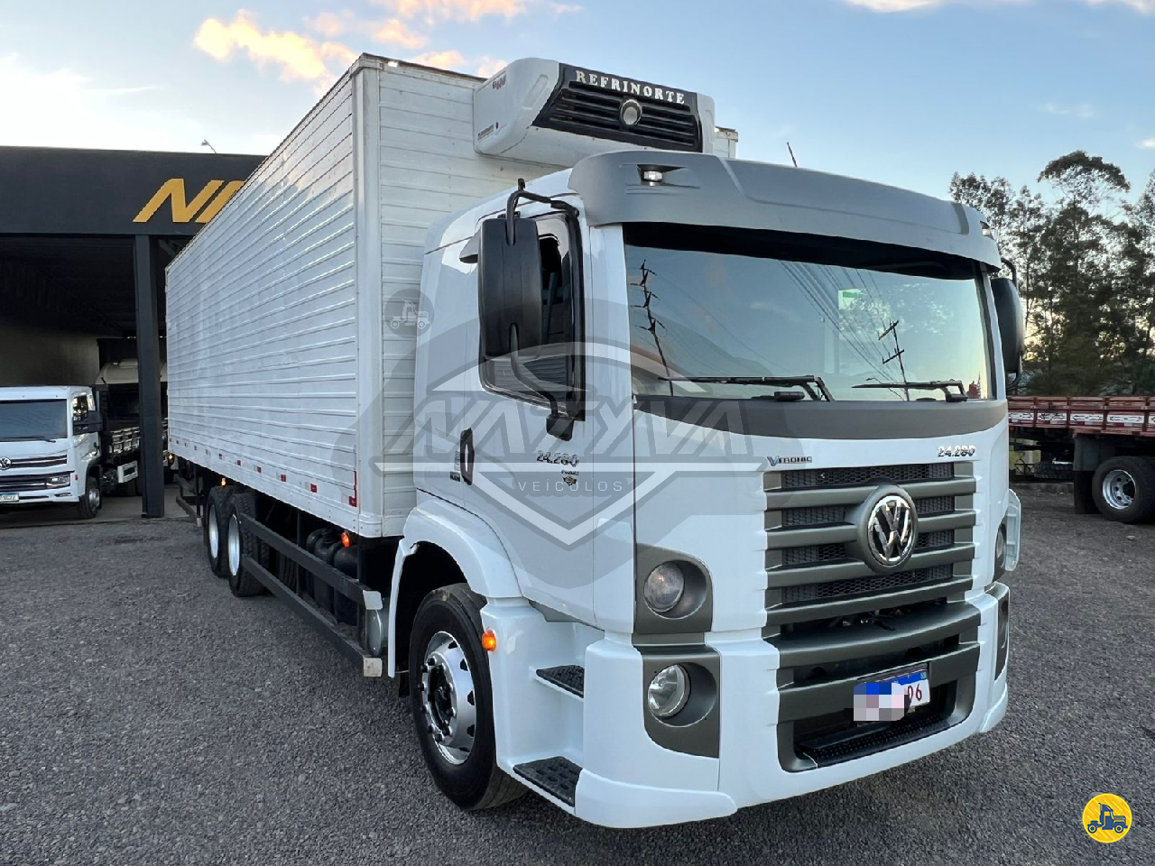 CAMINHAO VOLKSWAGEN VW 24280 Baú Frigorífico Truck 6x2 Natyva Caminhões ORLEANS SANTA CATARINA SC
